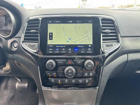 Used 2021 Jeep Grand Cherokee Laredo X image 25