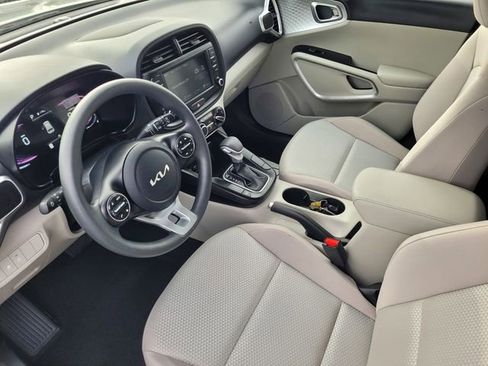 Used 2025 Kia Soul LX FWD image 8