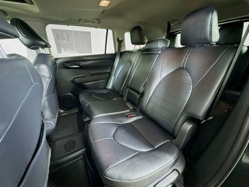 Certified 2024 Toyota Highlander XLE AWD/4WD image 23