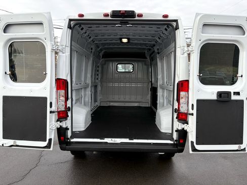 Used 2024 RAM ProMaster 2500 w/ Quick Order Package 22G SLT image 27