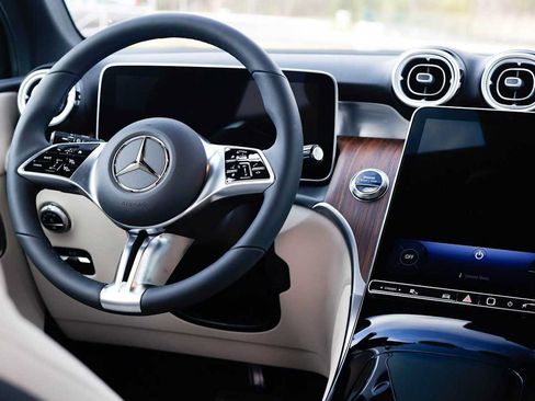 Used 2026 Mercedes-Benz GLC 300 4MATIC image 14