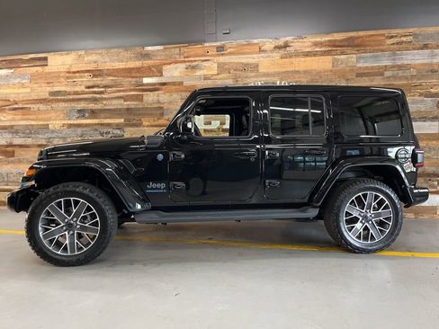 Used 2024 Jeep Wrangler High Altitude AWD/4WD image 24