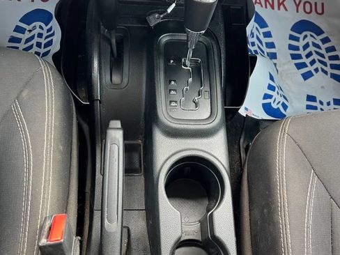 Used 2018 Jeep Wrangler Unlimited Sahara AWD/4WD image 12