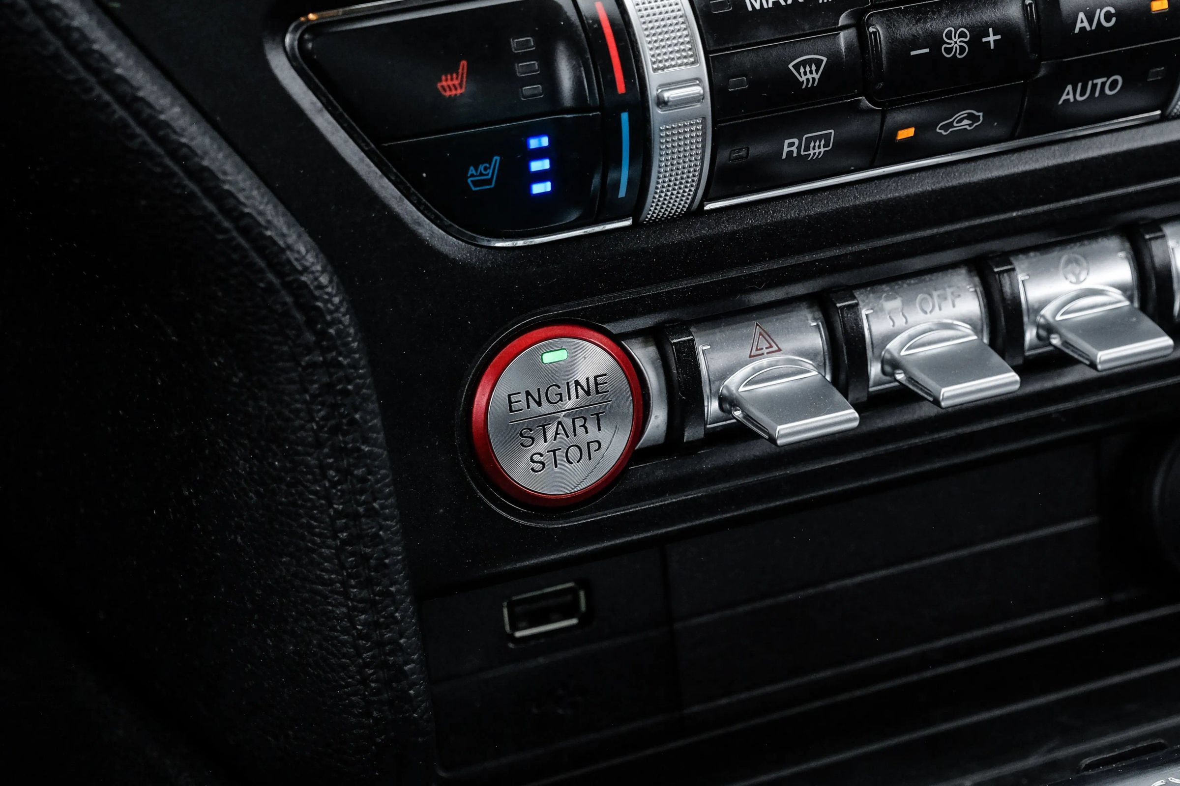 Used 2019 Ford Mustang GT Premium w/ Carbon Sport Interior Package RWD image 27