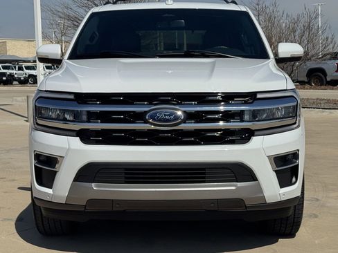 Used 2023 Ford Expedition Limited image 3