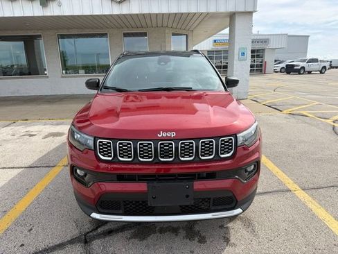 Used 2025 Jeep Compass Limited AWD/4WD image 2