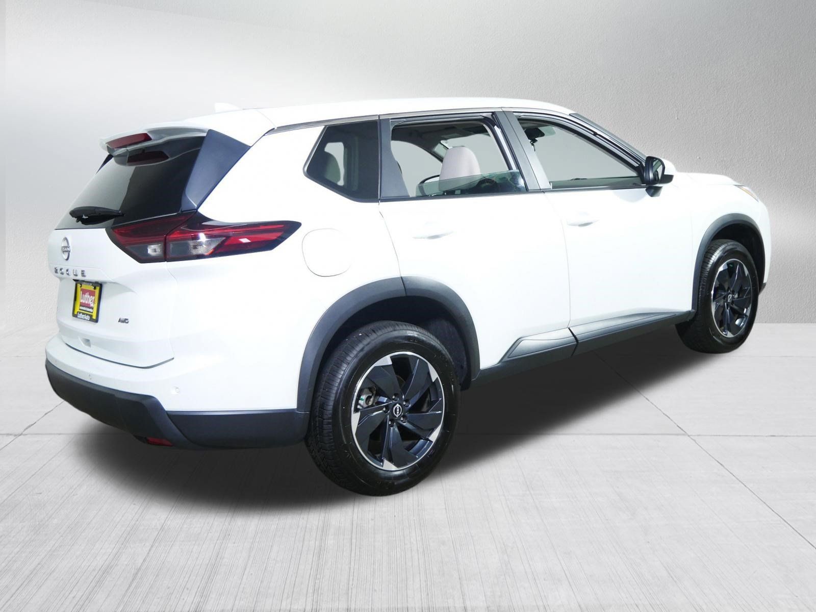 Used 2025 Nissan Rogue SV AWD/4WD image 7