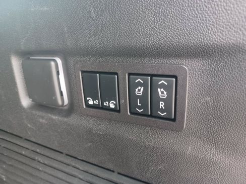 Used 2023 GMC Yukon XL Denali AWD/4WD image 26