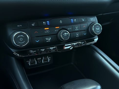 Used 2024 Dodge Durango GT AWD/4WD image 18