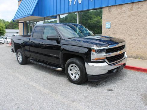 Used 2018 Chevrolet Silverado 1500 W/T w/ Trailering Package AWD/4WD image 3