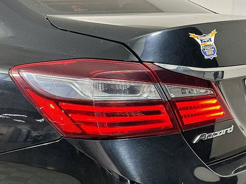 Used 2016 Honda Accord EX image 25
