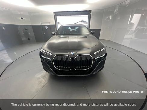 Used 2026 BMW 740i w/ Premium Package RWD image 9
