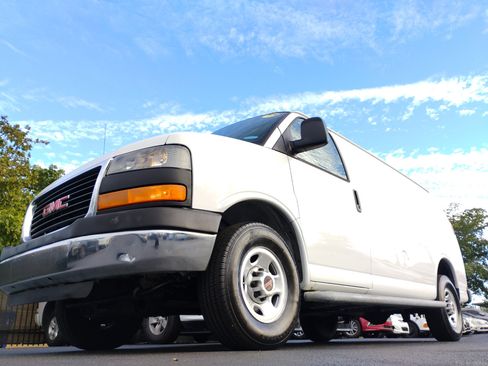 Used 2016 GMC Savana 2500 image 31