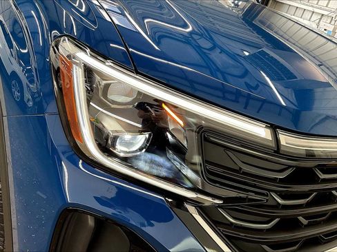 New 2025 Volkswagen Atlas Cross Sport SE image 30