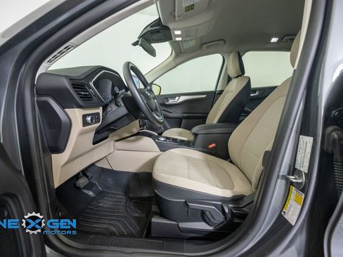 Used 2021 Ford Escape SE FWD image 11