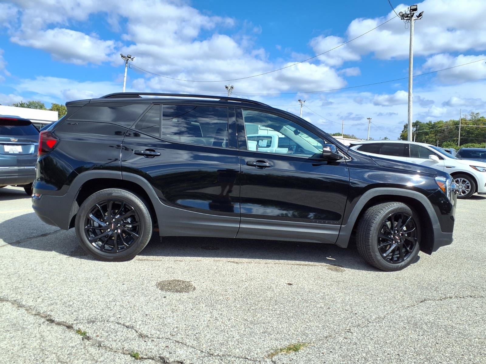 Used 2024 GMC Terrain SLT w/ Elevation Edition FWD image 32