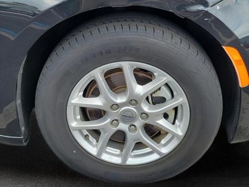 Used 2022 Chrysler Pacifica Touring-L FWD image 28