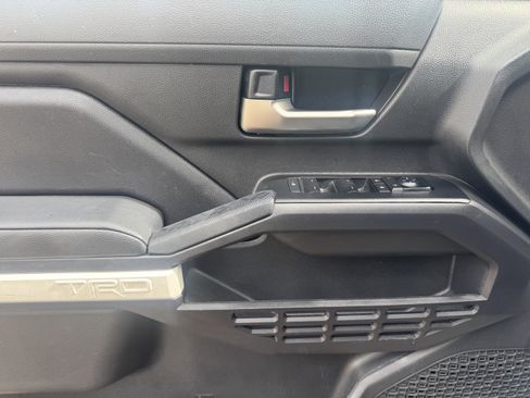 Certified 2024 Toyota Tacoma TRD Off-Road image 9