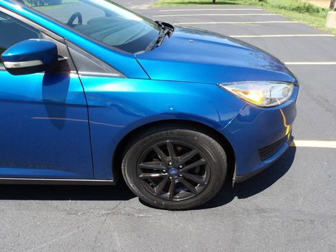 Used 2018 Ford Focus SE w/ Cold Weather Package FWD image 6