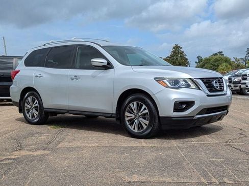 Used 2018 Nissan Pathfinder S FWD image 2