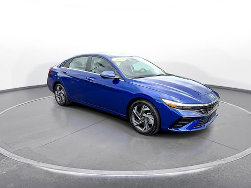 Used 2024 Hyundai Elantra Limited FWD image 2