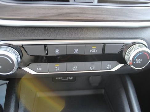 Used 2025 Nissan Altima 2.5 SV image 19