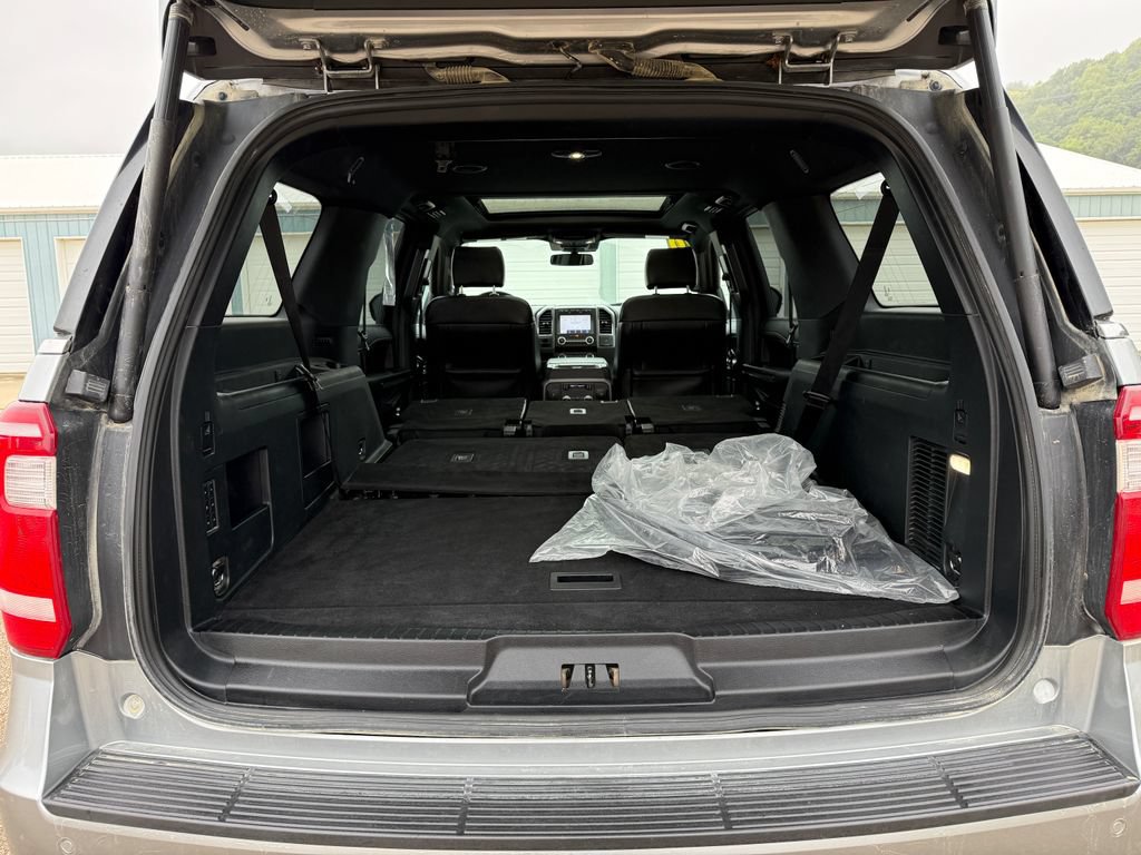 Used 2020 Ford Expedition Max XLT w/ Equipment Group 202A AWD/4WD image 17