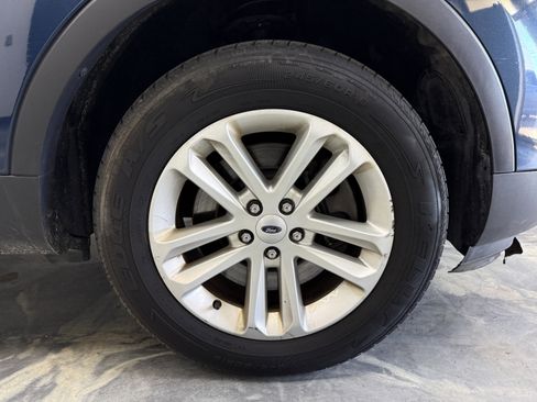 Used 2017 Ford Explorer XLT image 25