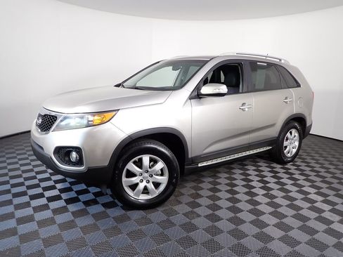 Used 2012 Kia Sorento LX w/ Convenience Pkg FWD image 9