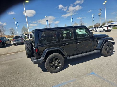 Used 2022 Jeep Wrangler Unlimited Sahara image 14