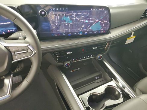 New 2026 Chevrolet Suburban LT image 16