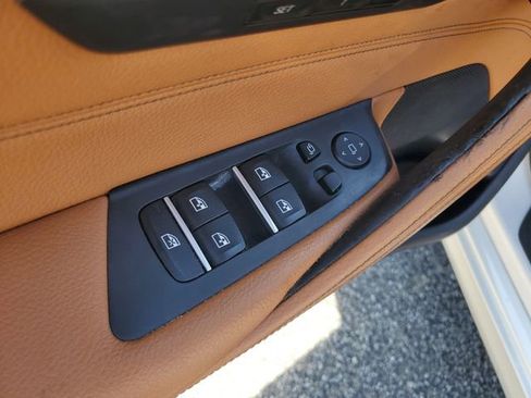 Used 2018 BMW 530e w/ Premium Package 2 RWD image 9