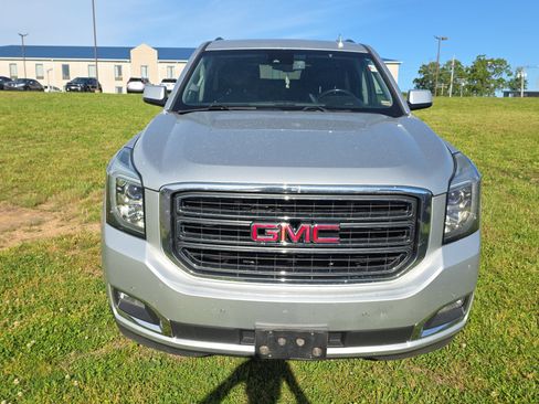 Used 2017 GMC Yukon XL SLT AWD/4WD image 2