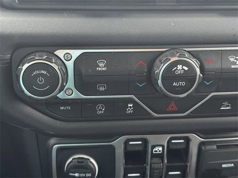 Certified 2024 Jeep Wrangler Unlimited Rubicon image 35