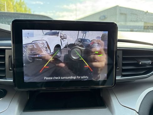 Used 2023 Ford Explorer XLT image 20