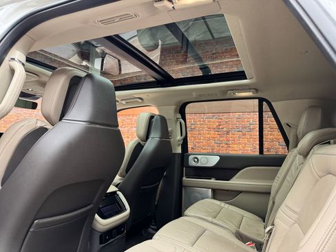 Used 2024 Lincoln Navigator L Reserve AWD/4WD image 3