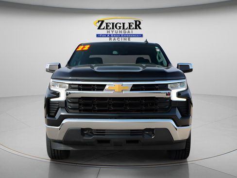 Used 2022 Chevrolet Silverado 1500 LT AWD/4WD image 2