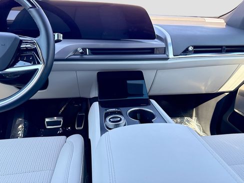 Used 2026 Cadillac Vistiq Luxury image 20