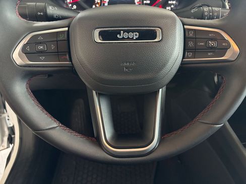 Used 2025 Jeep Compass Trailhawk AWD/4WD image 28