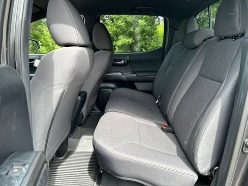 Used 2017 Toyota Tacoma TRD Sport w/ Tow Package (A/T) AWD/4WD image 26