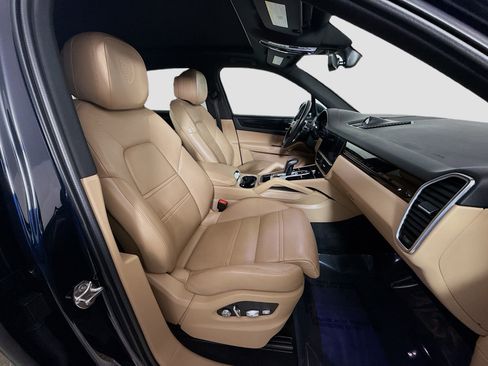 Used 2021 Porsche Cayenne S image 28