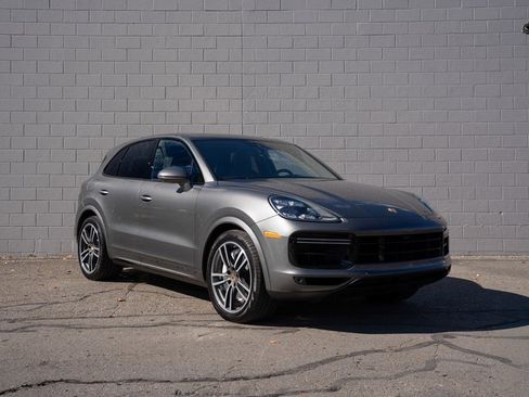 Certified 2022 Porsche Cayenne Turbo image 9