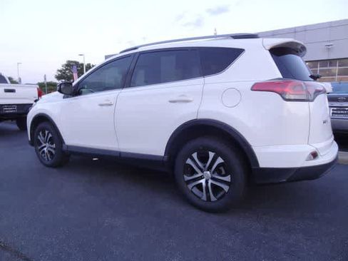 Used 2017 Toyota RAV4 LE FWD image 8
