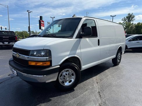 Used 2020 Chevrolet Express 2500 w/ Driver Convenience Package RWD image 3