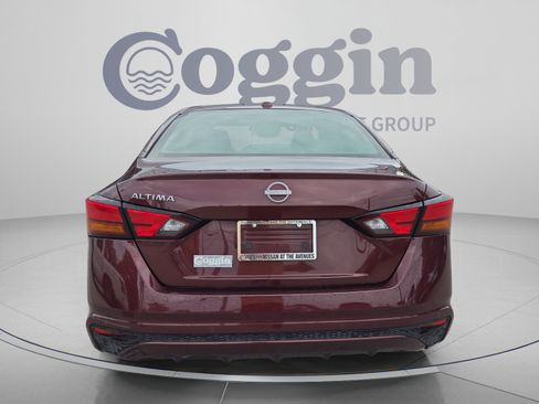 Used 2025 Nissan Altima 2.5 SV FWD image 4