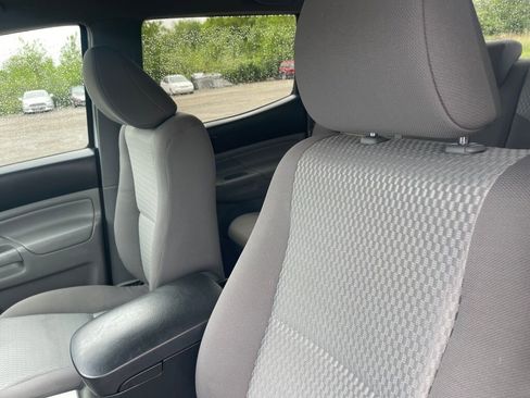 Used 2013 Toyota Tacoma 4x4 Double Cab w/ SR5 Pkg image 6