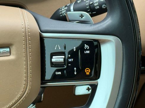 Used 2023 Land Rover Range Rover Long Wheelbase SE image 36