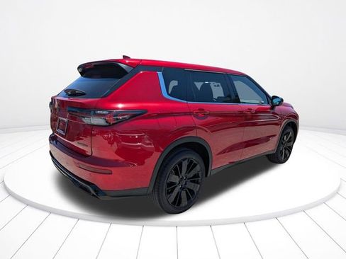 New 2026 Mitsubishi Outlander LE image 4