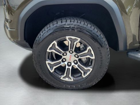 Used 2025 GMC Canyon AT4 w/ Technology Plus Package AWD/4WD image 32