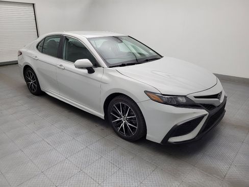 Used 2022 Toyota Camry SE FWD image 11